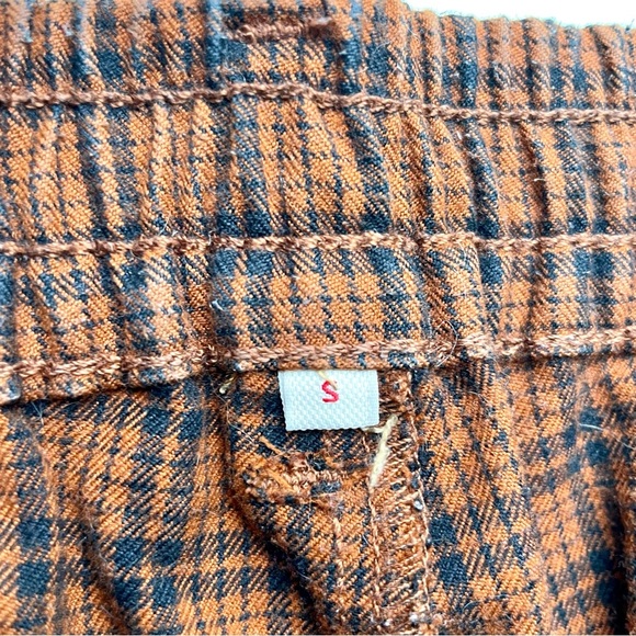 Women’s Levi’s Brown Checkered Pants - Picture 3 of 5